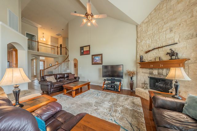 1424 Bassett Hound Drive, Fort Worth, TX 76052
