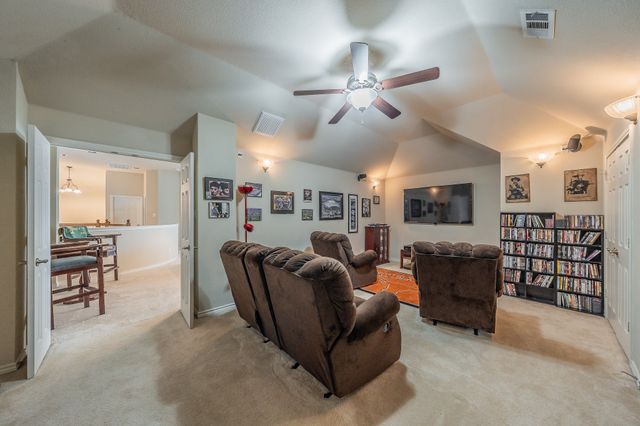 1424 Bassett Hound Drive, Fort Worth, TX 76052