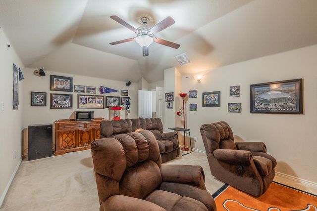 1424 Bassett Hound Drive, Fort Worth, TX 76052