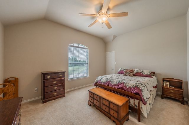1424 Bassett Hound Drive, Fort Worth, TX 76052