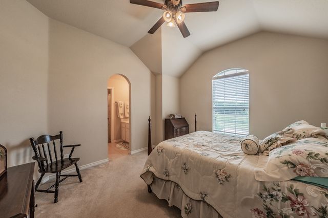 1424 Bassett Hound Drive, Fort Worth, TX 76052