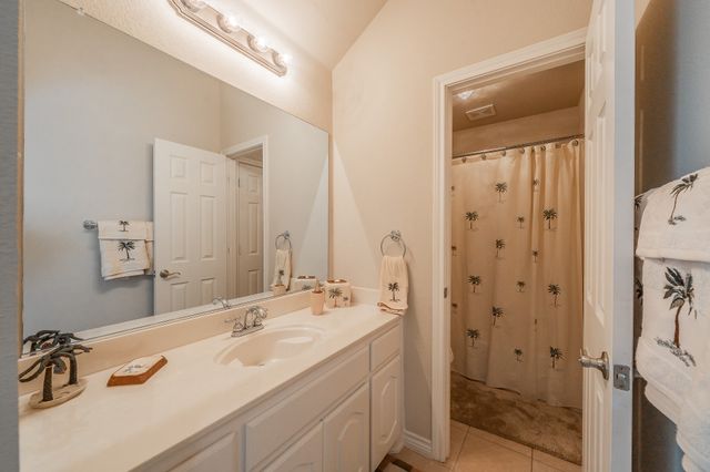 1424 Bassett Hound Drive, Fort Worth, TX 76052
