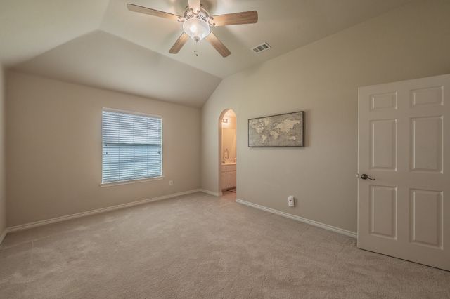 1424 Bassett Hound Drive, Fort Worth, TX 76052