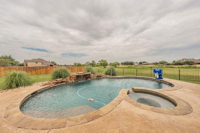 1424 Bassett Hound Drive, Fort Worth, TX 76052