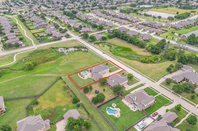 1424 Bassett Hound Drive, Fort Worth, TX 76052