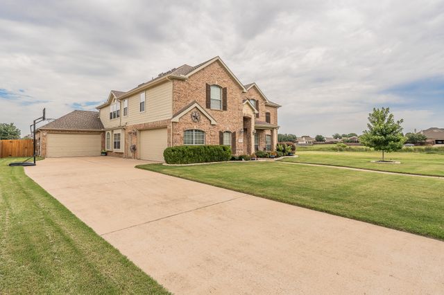 1424 Bassett Hound Drive, Fort Worth, TX 76052
