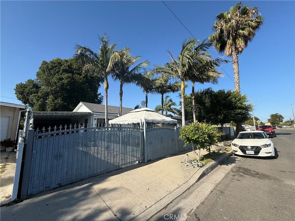 Image 2 of property listing at 1101 W 152nd, Compton, CA 90220