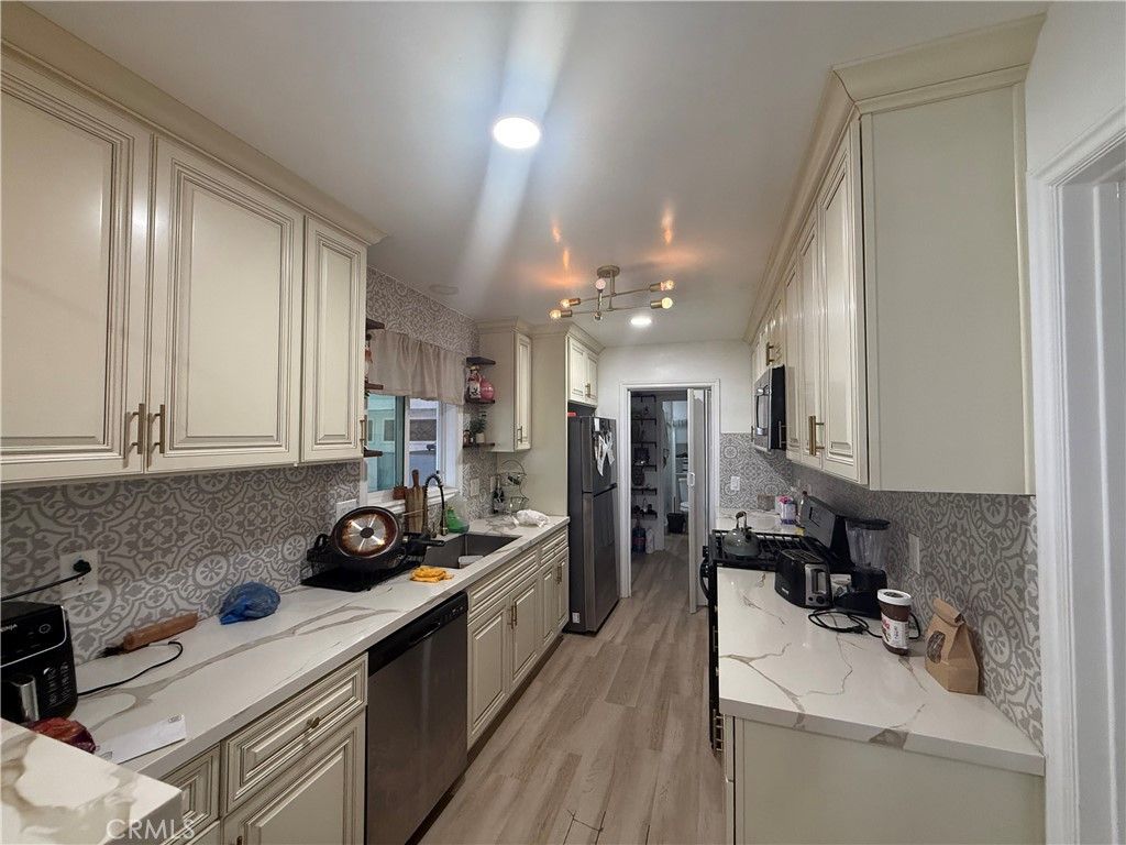 Image 26 of property listing at 1101 W 152nd, Compton, CA 90220