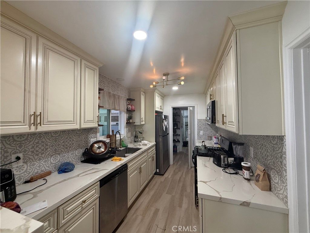 Image 27 of property listing at 1101 W 152nd, Compton, CA 90220