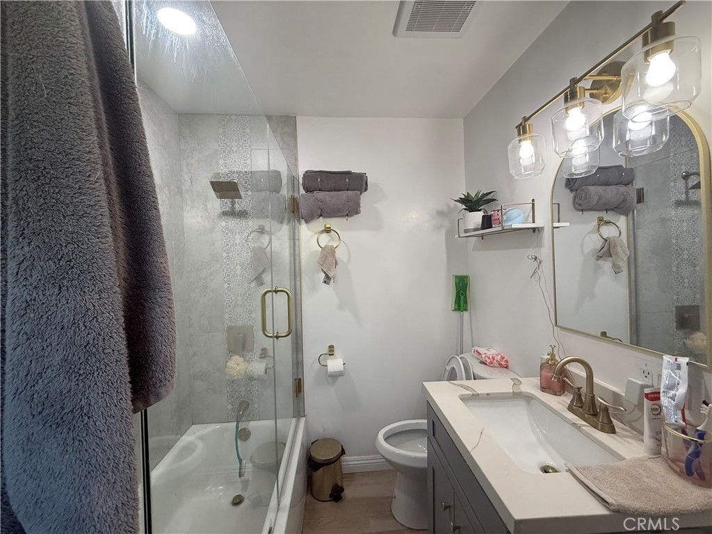 Image 39 of property listing at 1101 W 152nd, Compton, CA 90220
