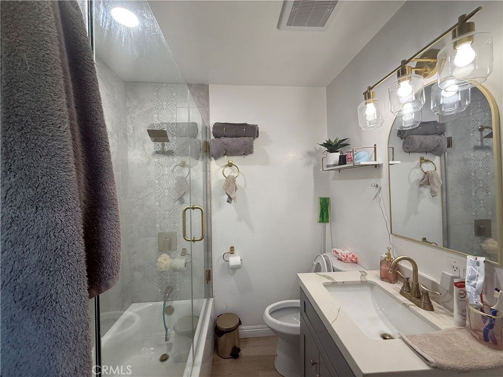 Image 40 of property listing at 1101 W 152nd, Compton, CA 90220