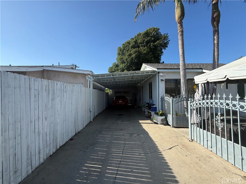 Image 8 of property listing at 1101 W 152nd, Compton, CA 90220