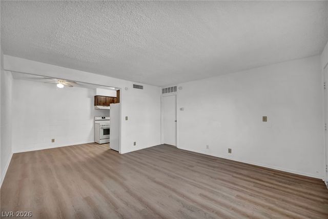 605 South Royal Crest Circle 9, Las Vegas, NV 89169