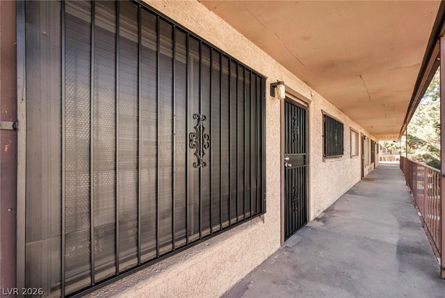 605 South Royal Crest Circle 9, Las Vegas, NV 89169