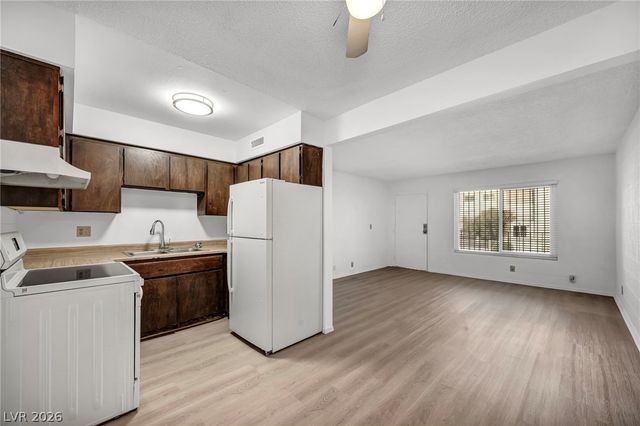 605 South Royal Crest Circle 9, Las Vegas, NV 89169