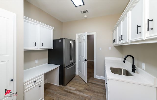 9802 Neesonwood Drive, Shreveport, LA 71106