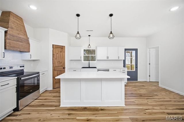 1517 N State Street, Litchfield, IL 62056