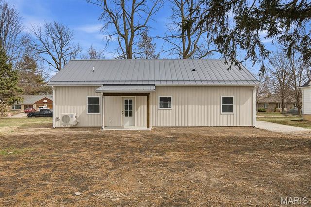 1517 N State Street, Litchfield, IL 62056