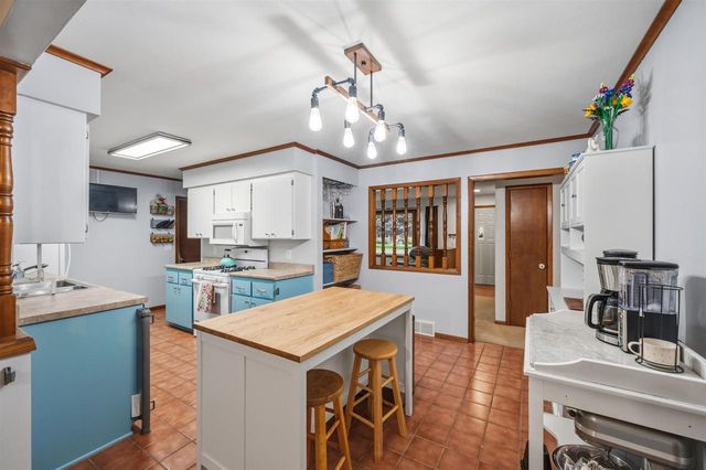 409 Hyland Drive, Stoughton, WI 53589