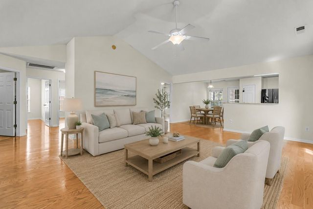558 Holiday Drive, Summerville, SC 29483