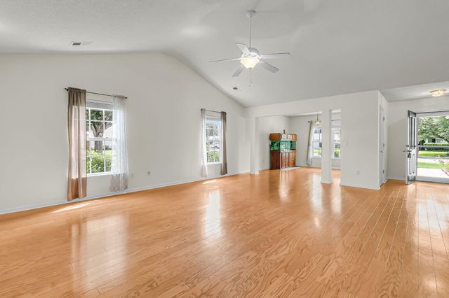558 Holiday Drive, Summerville, SC 29483