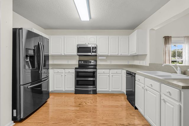 558 Holiday Drive, Summerville, SC 29483