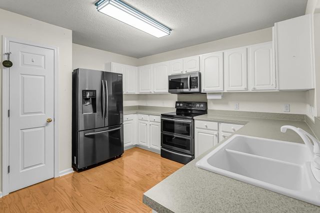 558 Holiday Drive, Summerville, SC 29483