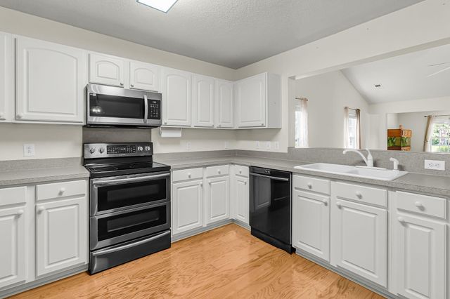 558 Holiday Drive, Summerville, SC 29483