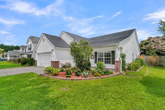 558 Holiday Drive, Summerville, SC 29483