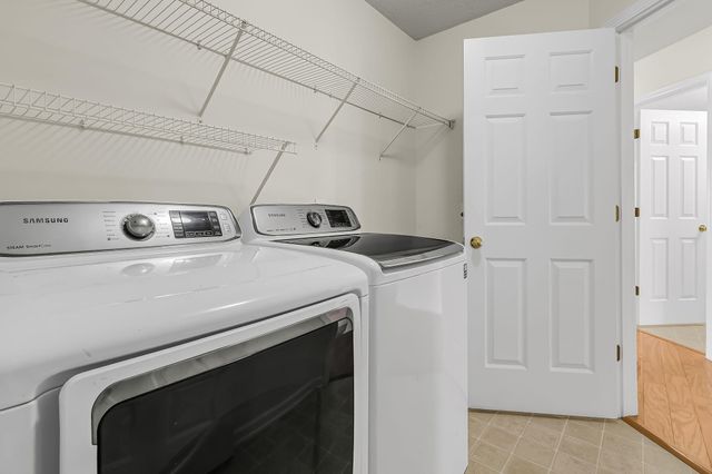 558 Holiday Drive, Summerville, SC 29483