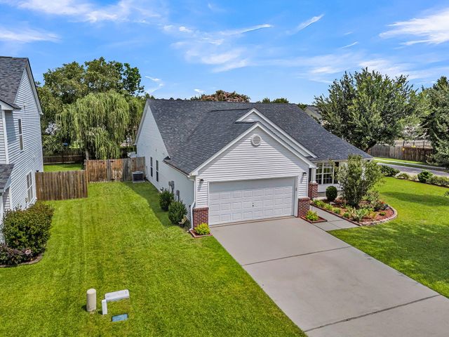 558 Holiday Drive, Summerville, SC 29483
