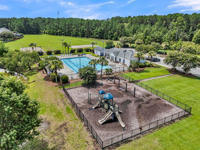 558 Holiday Drive, Summerville, SC 29483