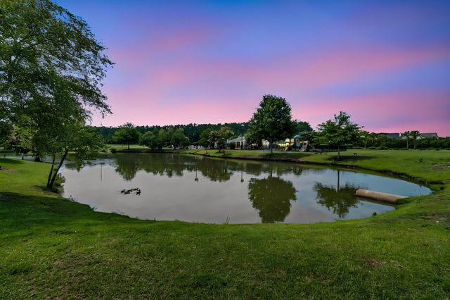 558 Holiday Drive, Summerville, SC 29483