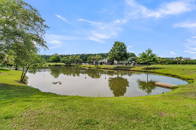 558 Holiday Drive, Summerville, SC 29483