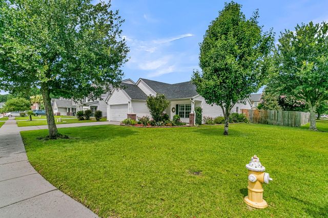 558 Holiday Drive, Summerville, SC 29483
