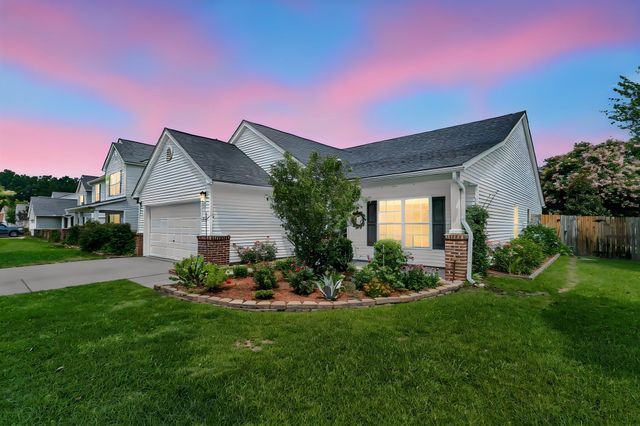 558 Holiday Drive, Summerville, SC 29483