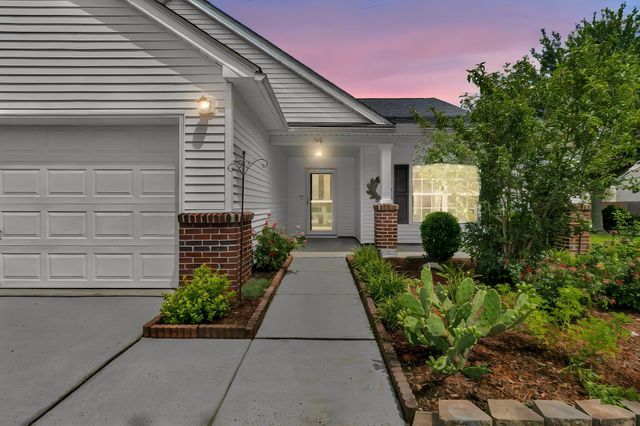 558 Holiday Drive, Summerville, SC 29483