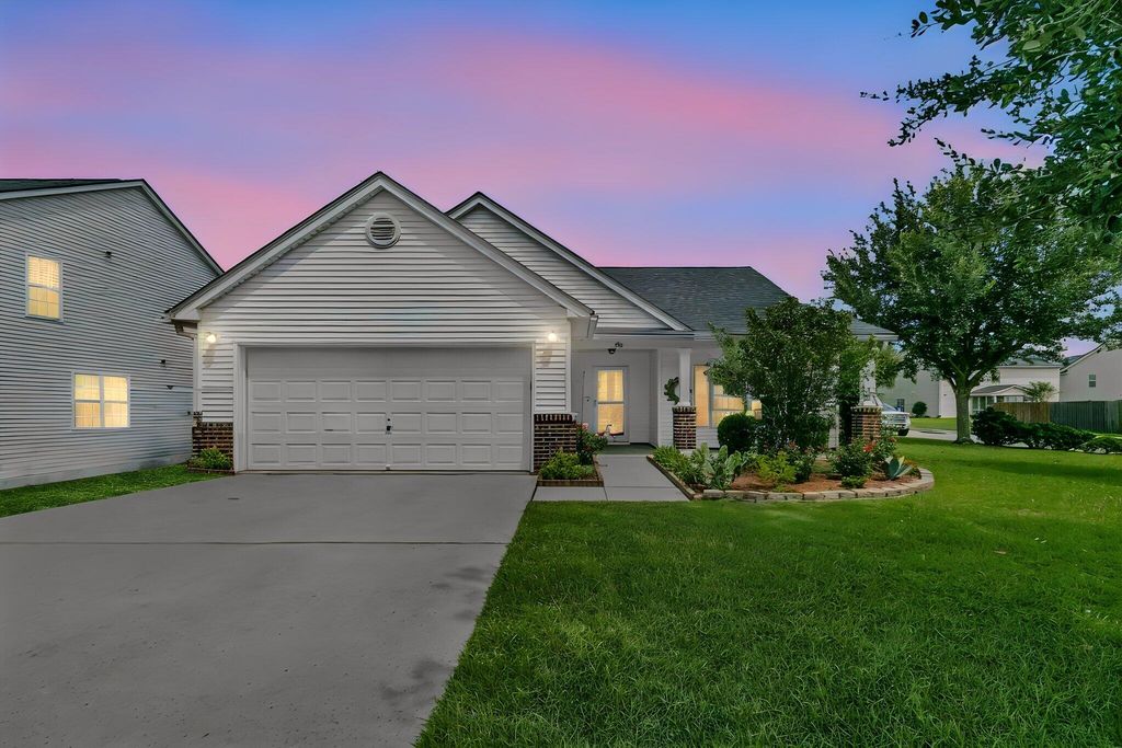 558 Holiday Drive, Summerville, SC 29483