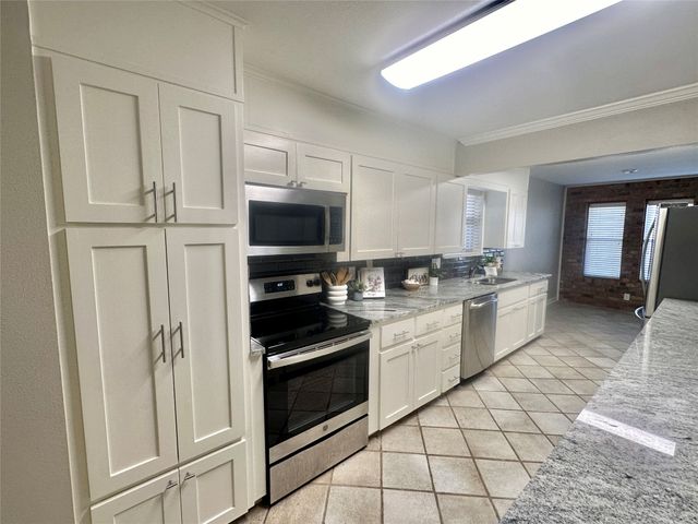 1902 College Street, Gainesville, TX 76240