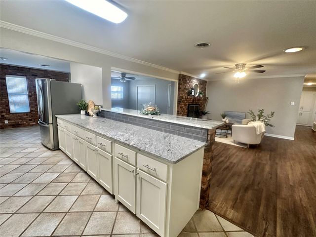 1902 College Street, Gainesville, TX 76240