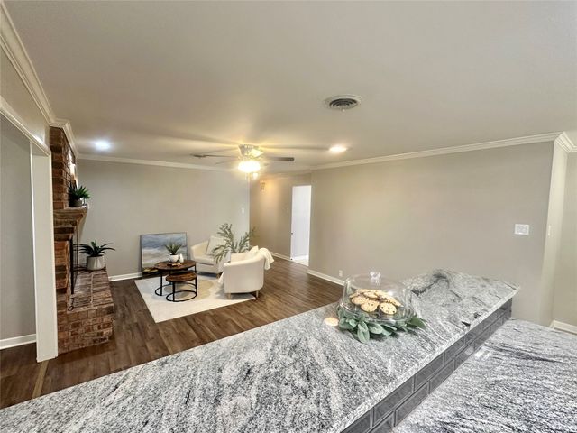 1902 College Street, Gainesville, TX 76240