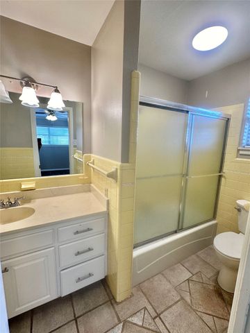 1902 College Street, Gainesville, TX 76240