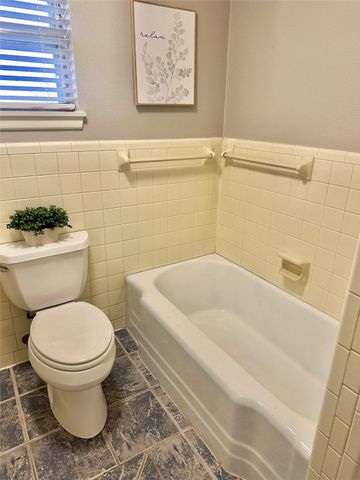 1902 College Street, Gainesville, TX 76240