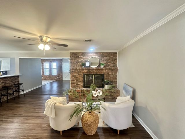 1902 College Street, Gainesville, TX 76240