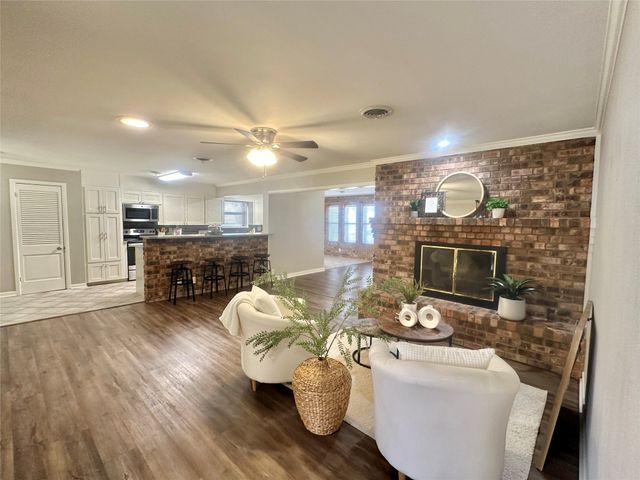 1902 College Street, Gainesville, TX 76240