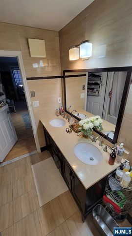 780 River Road 373, Edgewater, NJ 07020