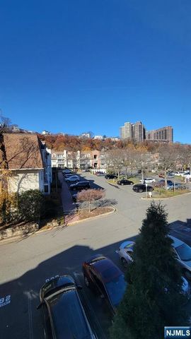 780 River Road 373, Edgewater, NJ 07020