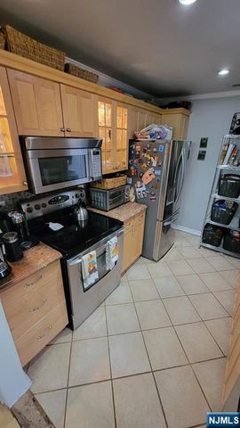 780 River Road 373, Edgewater, NJ 07020