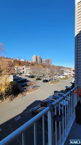 780 River Road 373, Edgewater, NJ 07020