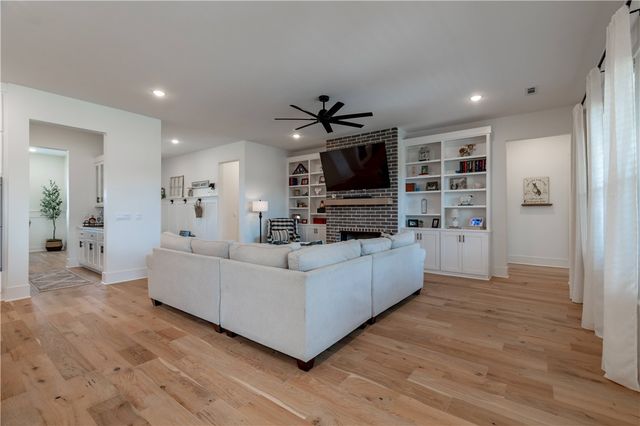 901 Noah Street, Fayetteville, AR 72703